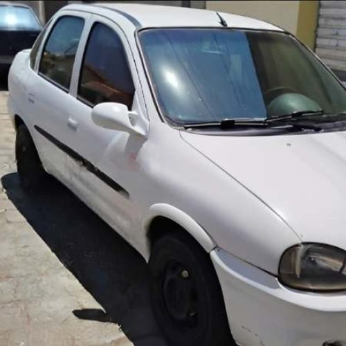Corsa Classic é furtado em Macaúbas durante a madrugada; família pede ajuda para localizar veículo