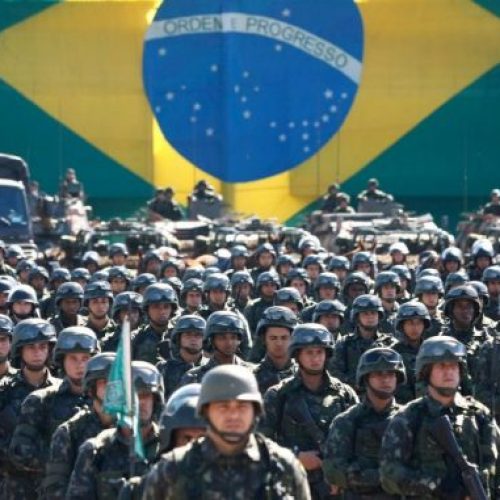 Credibilidade das Forças Armadas despenca e 72% não confiam nas instituições militares, diz pesquisa
