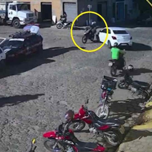 Criança fica ferida após colisão entre moto e carro em Livramento de Nossa Senhora