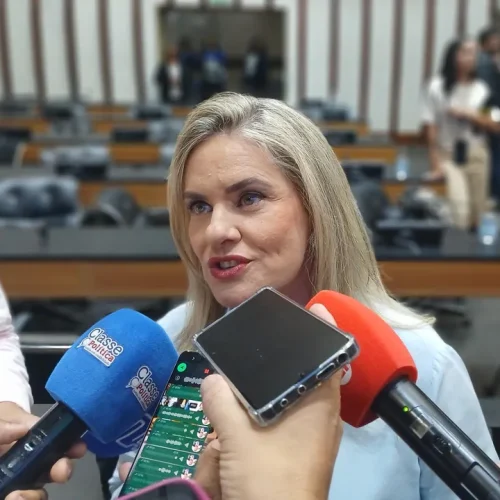 Deputados desistem de aprovar parecer que efetivava Ivana Bastos na presidência da ALBA