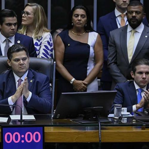 Derrotas do governo provocam desgaste de Alcolumbre e Motta