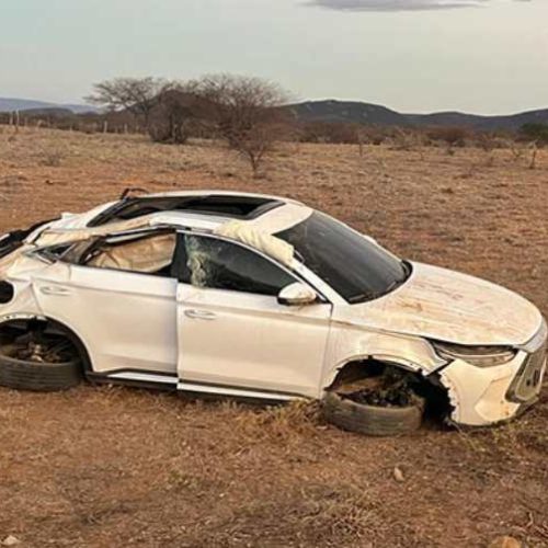 Dois ficam feridos em capotamento na zona rural de Dom Basílio