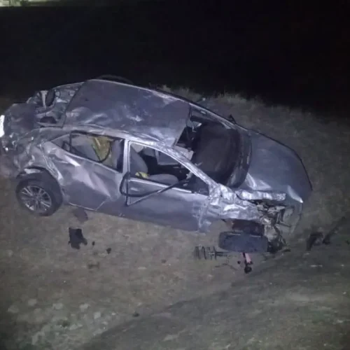 Duas mulheres morrem após carro capotar e descer ribanceira na BR-030, em Guanambi