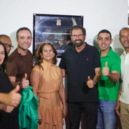 Em noite de inauguração da Praça Berinha, prefeito anuncia pavimentação para ruas do bairro Olhos D’Água