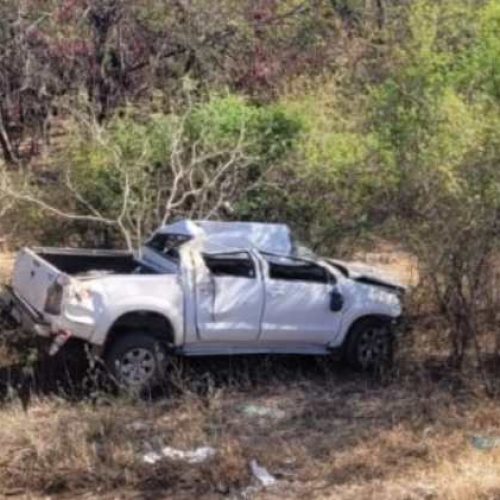 Empresário e ex-vice-prefeito de Carinhanha perde controle de caminhonete e desce ribanceira na BR-030