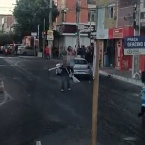 Equipes do SAMU e PM contêm mulher em surto psicótico no centro da cidade de Guanambi