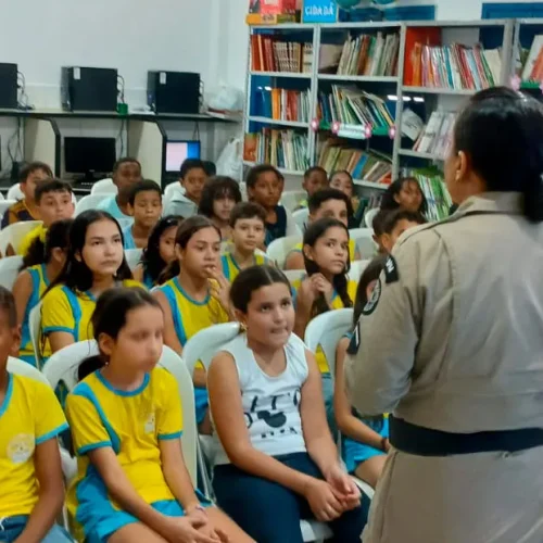 Escola de Brumado recebe ação da PM sobre bullying e cyberintimidação