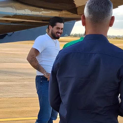 Fãs se emocionam com passagem de Zé Felipe pelo aeroporto de Vitória da Conquista