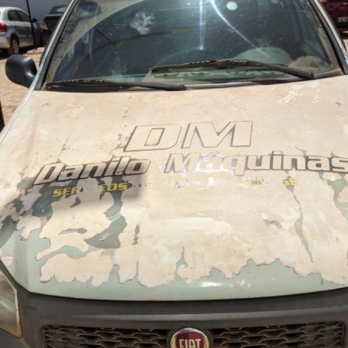Fiat Strada com restrição é recuperado pela PM em plena praça de Caculé