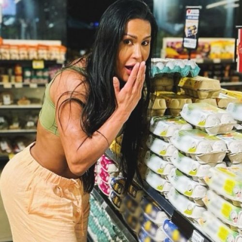 Faz o L: Gracyanne Barbosa, acostumada a comer 40 ovos por dia, reclama do aumento do preço: Chocada”Não tenho culpa”