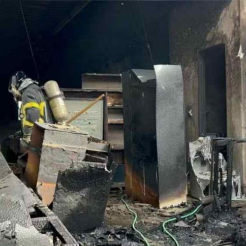 Homem é preso após incendiar casa com duas crianças dentro, no Oeste da Bahia