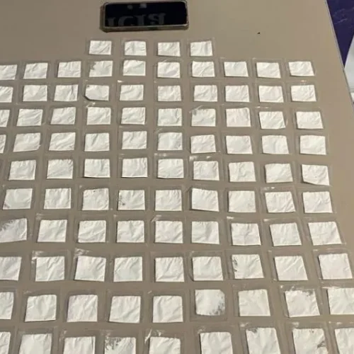 Homem é preso pela PM com 144 papelotes de cocaína