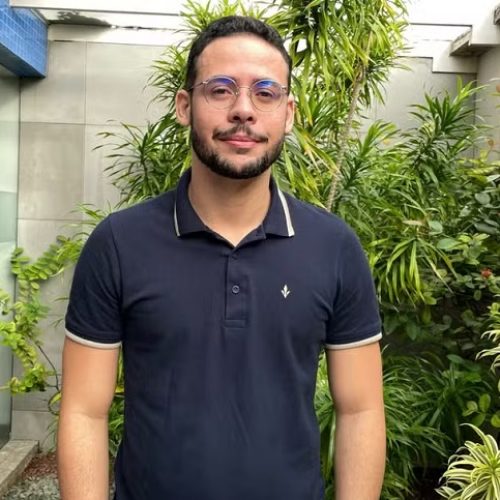 Homem é preso por engano na Bahia após dados dele serem usados para ativar celular de vítima de homicídio
