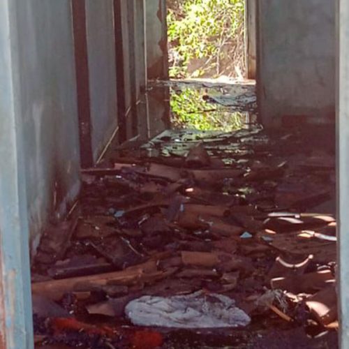 Homem em liberdade condicional incendeia casa e resiste à prisão em Caculé