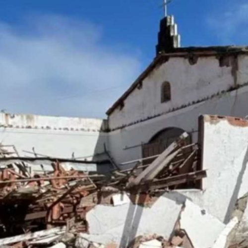 Imagem de Cristo permanece de pé após desabamento de igreja em Conceição do Coité