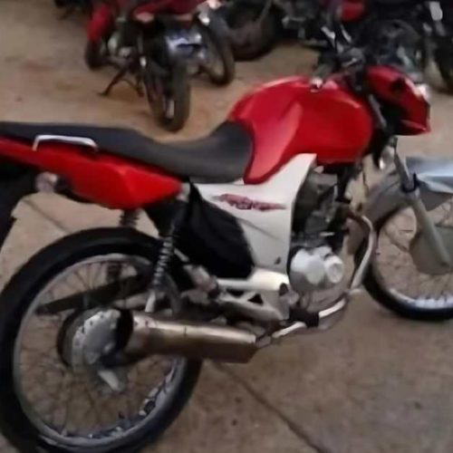 Jovem é preso após empinar moto e bater contra poste em Brumado