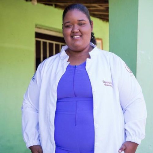 Menor cidade do Ceará celebra jovem aprovada em Odontologia e Medicina