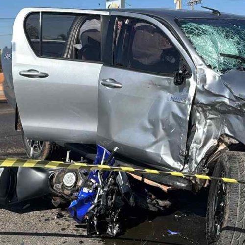 Motociclista morre após colisão com caminhonete na BR-242, em Luís Eduardo Magalhães
