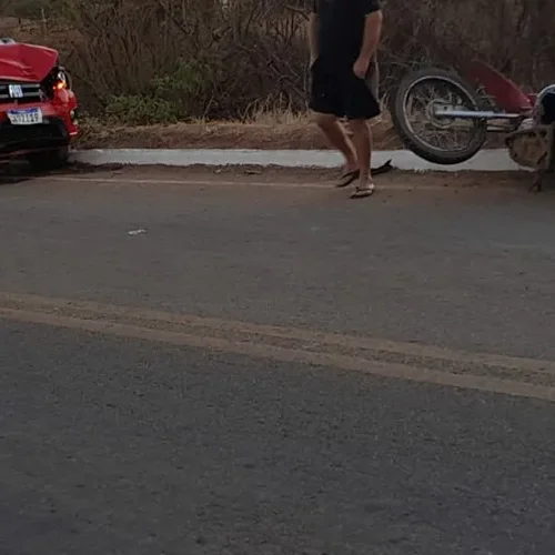 Motociclista sofre fraturas após colisão com carro na BA-617, em Ibiassucê 