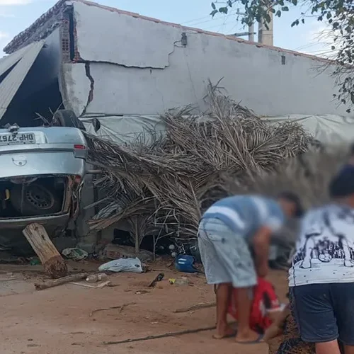 Motorista alcoolizado invade comércio em Macaúbas e fere oito pessoas, incluindo crianças