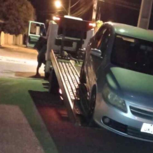Motorista foge de abordagem, bate contra meio-fio e é detido por desacato em Guanambi