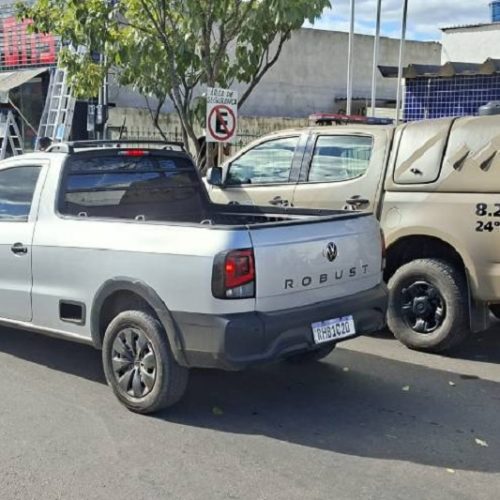 Polícia Militar apreende carro adulterado durante patrulha na BA-142, em Ituaçu
