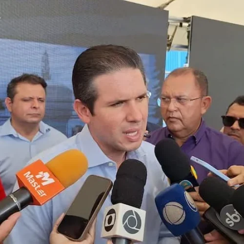 Motta é aplaudido por empresários ao prometer barrar aumento de impostos proposto pelo governo Lula