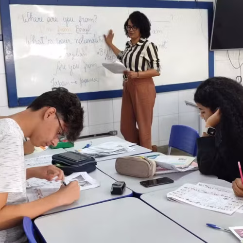 Oficinas gratuitas de inglês abrem inscrições para estudantes da rede estadual em oito cidades da Bahia