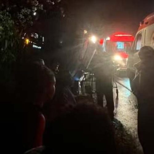 Ônibus de turismo tomba em Wenceslau Guimarães e deixa feridos