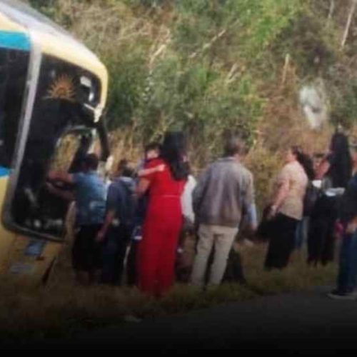 Ônibus sai da pista na BR-116 entre Bahia e Minas e deixa sete passageiros feridos