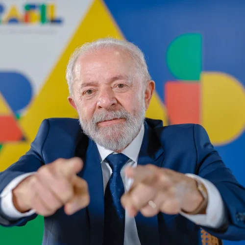 Oposição apresenta pedido de CPMI com 259 assinaturas para investigar fraudes no INSS
