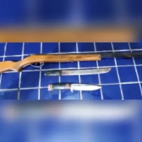 PM apreende armas e detém suspeito após confusão em bar na zona rural de Tanhaçu