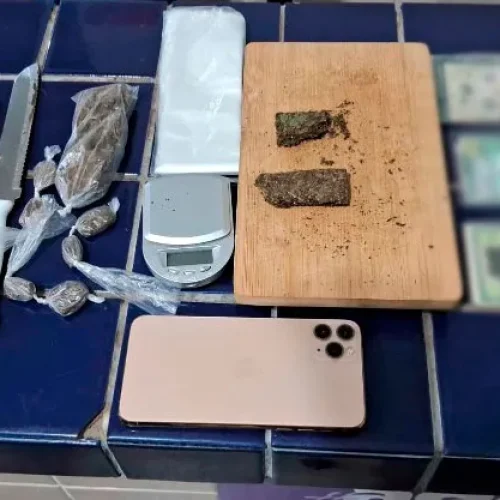 PM apreende drogas após suspeito fugir no bairro São Félix em Brumado