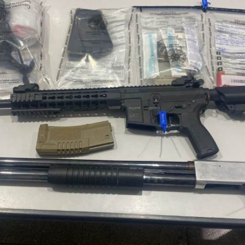 PM e Polícia Civil realizam operação em Brumado e apreendem armas e drogas