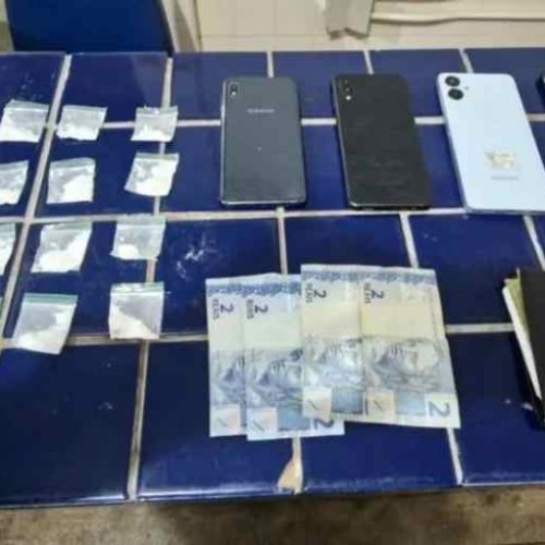 PM prende quatro suspeitos de tráfico de drogas em Jânio Quadros