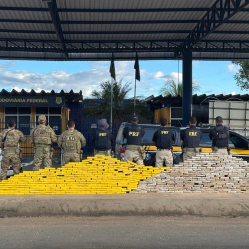 PRF apreende quase meia tonelada de cocaína após fuga de motorista em Barreira