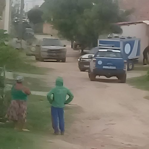 Pai e filho são assassinados dentro de casa em Serrinha; polícia investiga o caso