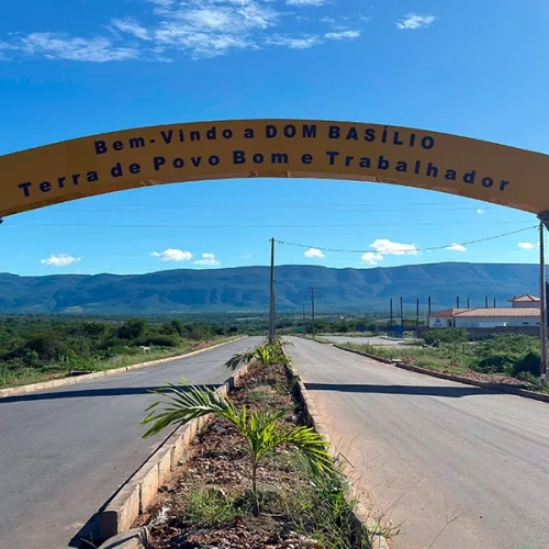 Pais e comerciantes divergem sobre arrecadação para festas escolares em Dom Basílio