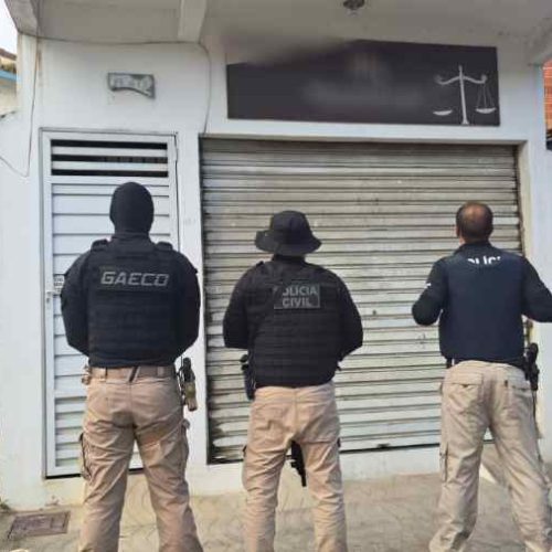Polícia Civil e MP deflagram operação contra facção criminosa ligada a fuga e atentado em Eunápolis