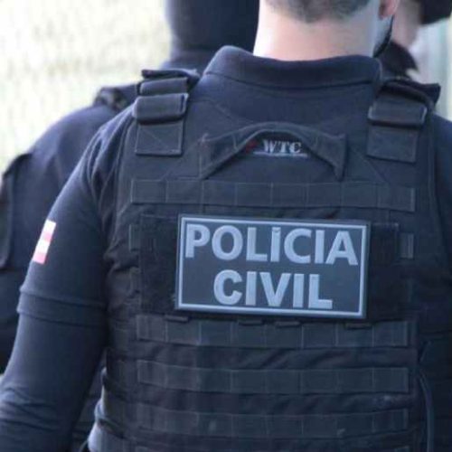 Adolescente armado com facão ameaça família após vender frango sem autorização na Bahia