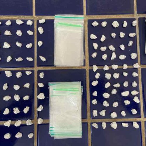 Polícia apreende drogas no bairro Mercado, em Brumado