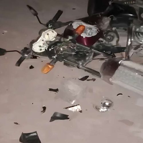 Populares reagem e destroem moto de suspeito de agredir mulher em Guanambi