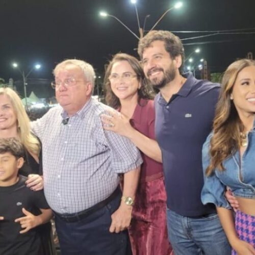 Prefeito de Candiba passa por constrangimento durante abertura da festa de 63 anos da cidade