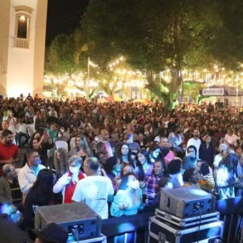 Prefeito denuncia sumiço de decoração após festival em São Gonçalo dos Campos