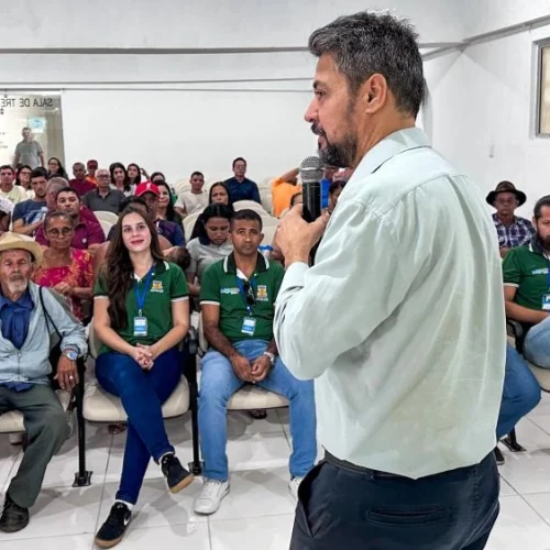 Produtores rurais de Brumado recebem documentação do CAF em evento promovido pela SEMAR