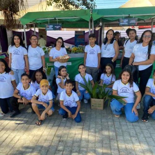 Projeto de quintais produtivos transforma realidade de agricultores em Urandi