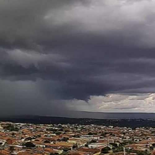 Alerta amarelo para chuvas e ventos fortes é emitido em 13 estados, incluindo a Bahia