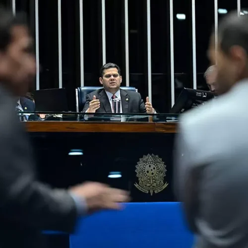 Senado segue Câmara, derruba decretos do IOF e aprofunda crise no governo Lula