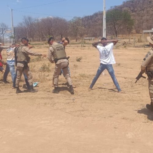 Sete homens ligados ao BDM são presos após pichar prédios em Carinhanha