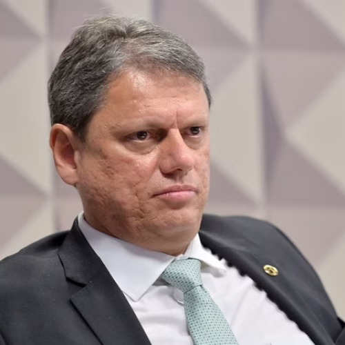 Tarcísio dá sinais de que pode disputar Presidência em 2026 e cresce como nome forte da direita